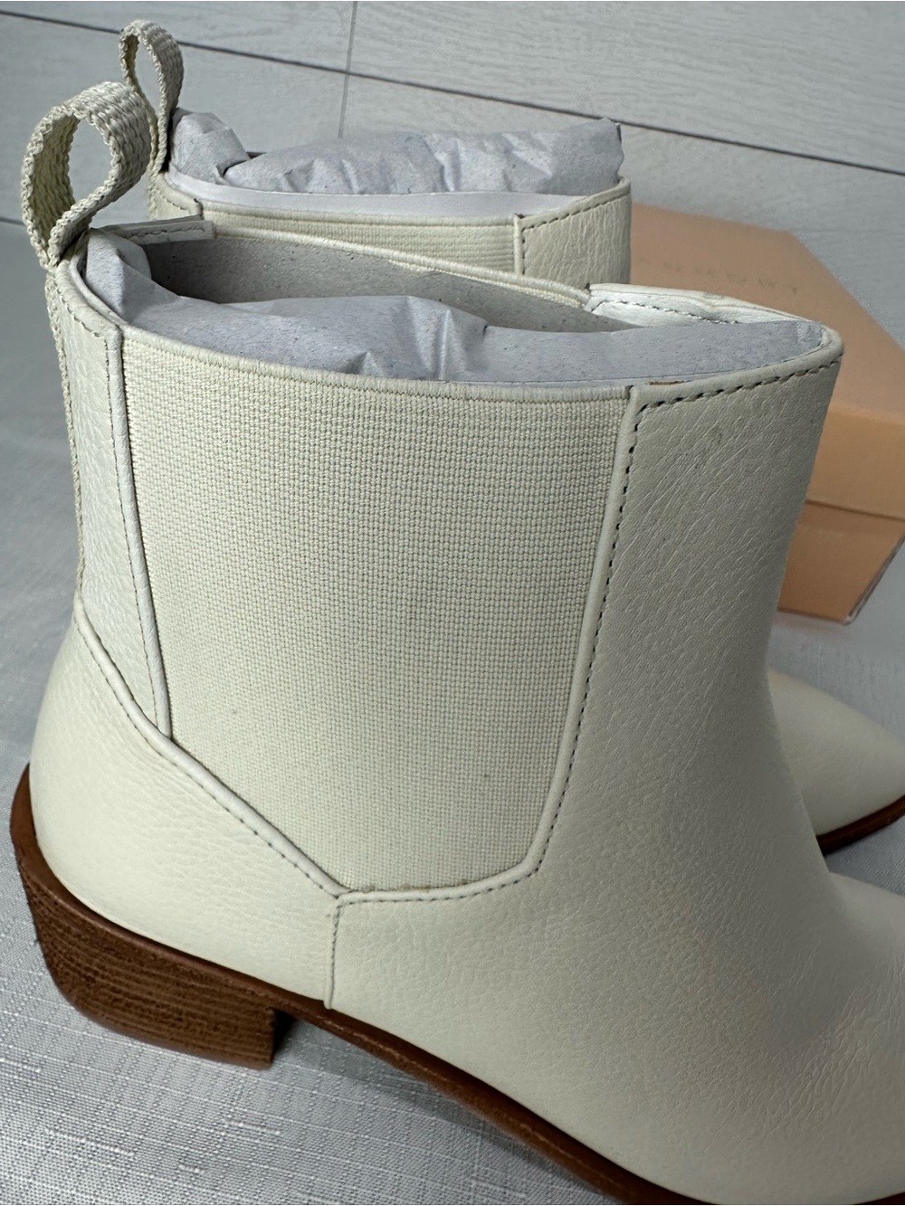 NEW Chinese Laundry Filip Softy Cow Bootie Size 9 - Picture 4 of 8
